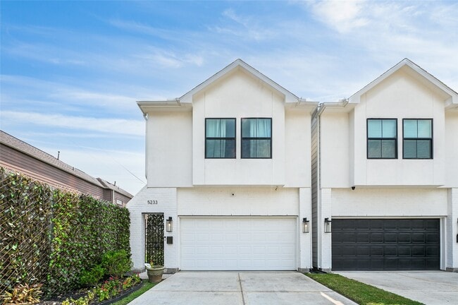 Building Photo - 5233 Darling St