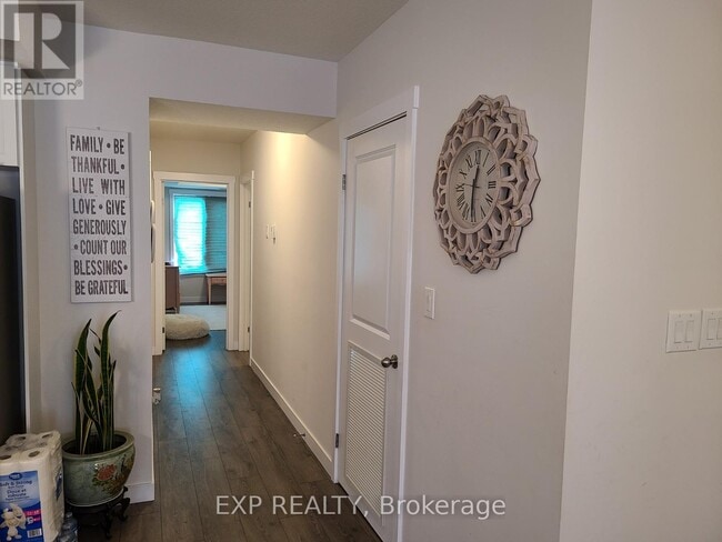 Photo - 160 Rochefort St.