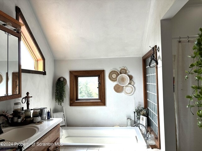 Photo - 2053 Silver Creek Rd