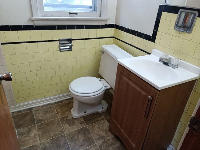 Photo - 5512 N 52nd St Unit 5512A-upper