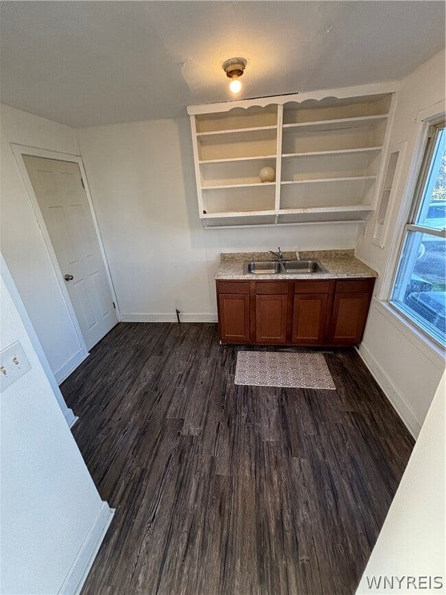 Photo - 396 Sudbury Rd