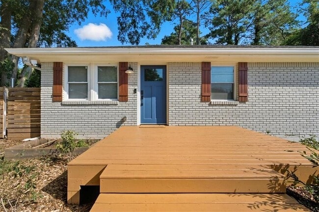 Photo - 1272 Lynwyn Ln SE