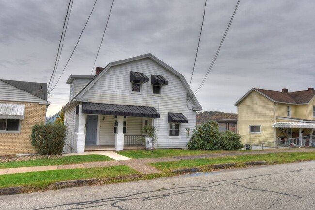 Building Photo - 208 S 5th St Unit 2