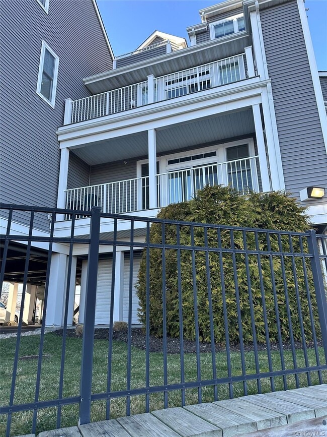 Photo - 311 Marina Pointe Dr