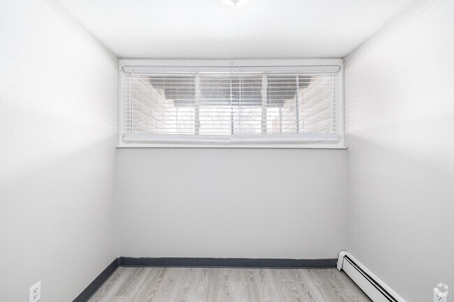 Virginia - 2BR, 1BA - 670SF - Dining Room