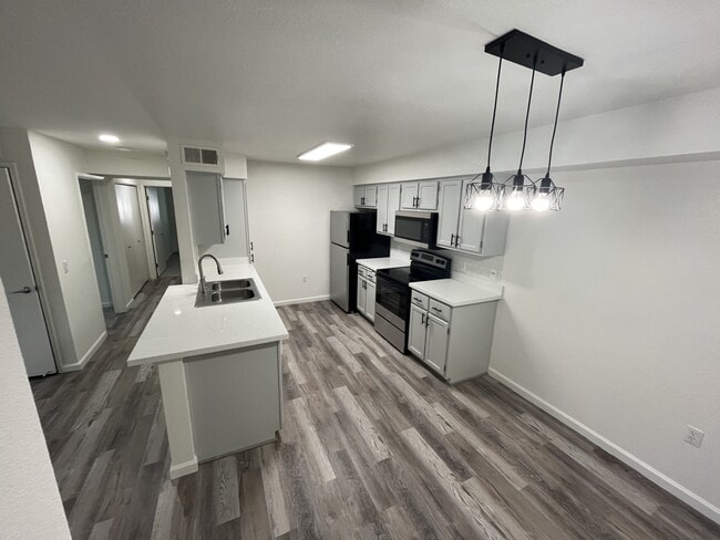 Photo - The Oaks at Sunset Phase II