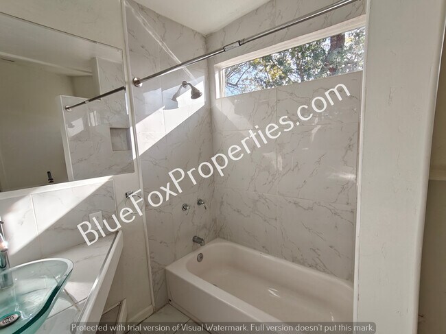 Building Photo - 3318 E Bellevue St