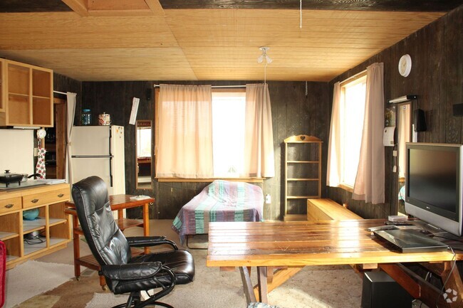 Building Photo - Furnished apartment with all Utilities inc...