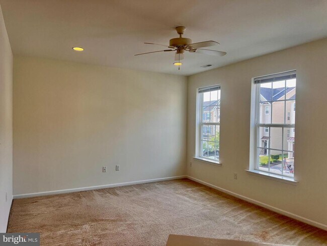 Photo - 654 Jacobsen Cir