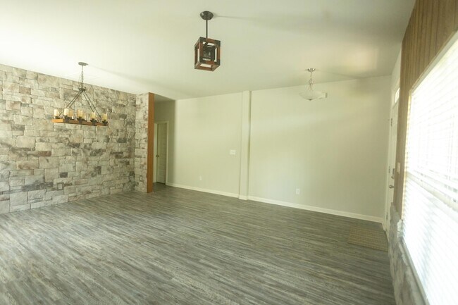 Photo - 1115 Dietrich Ln