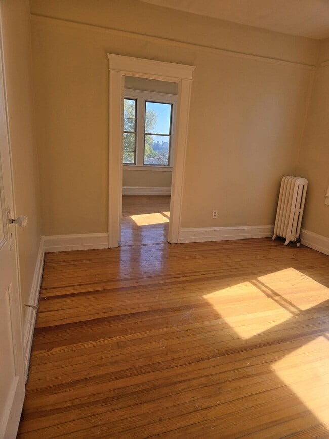 Building Photo - 436 Anderson Ave Unit 10
