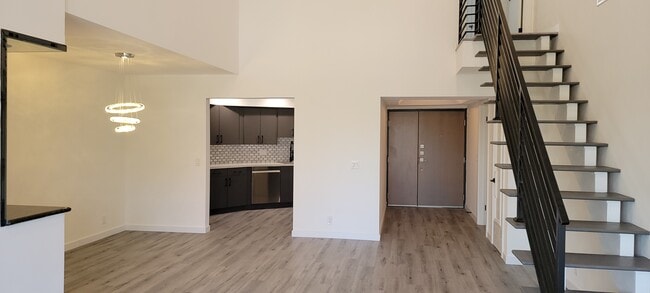 UNIT ENTRY - 723 Westmount Dr Unit 303