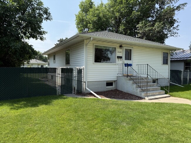 Building Photo - 2604 6th Ave N
