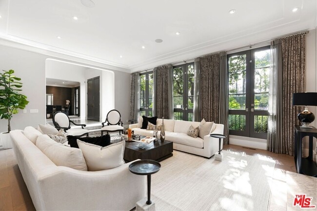 Photo - 506 N Rexford Dr