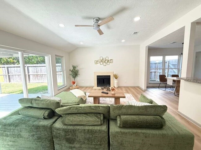 3826 Manordale Dr