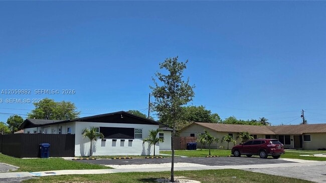 Building Photo - 22025 SW 117th Ave Unit 2