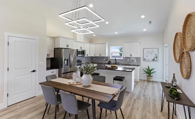 Photo - 614 Caridad Ct