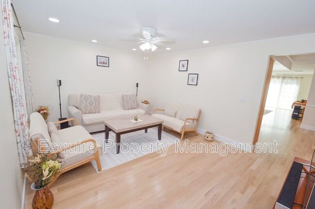 Photo - 279 Maple Rd