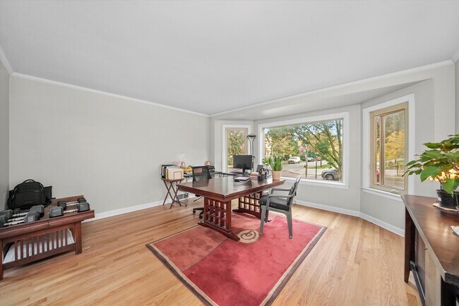 Photo - 5400 W Berteau Ave