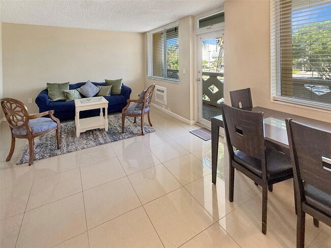 Photo - 2400 NE 9th St Unit 301
