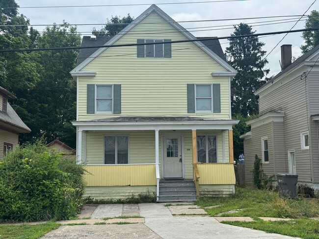 Building Photo - 4 Bedroom 2 Bathroom Single Family Rental ...