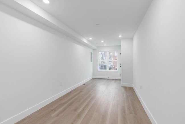 Photo - 2057 E Rush St