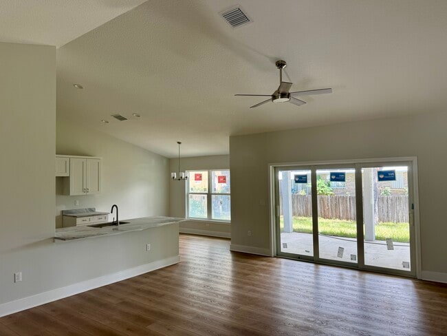 Photo - 737 Rolling Hill Dr