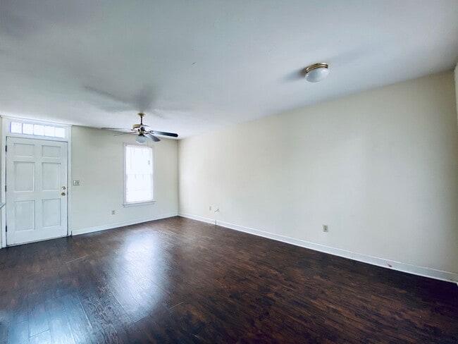 Photo - 106 Planters Row Unit A