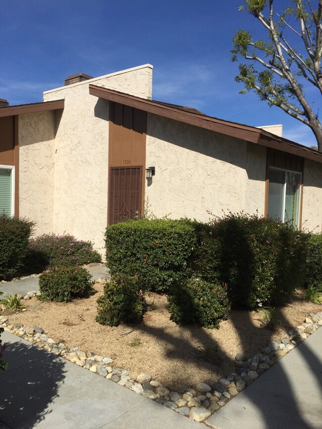 Building Photo - 1328 Vista Serena Ave Unit 1328 Vista Serena