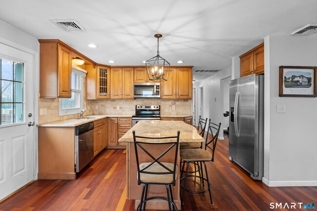Photo - 166 Hall St