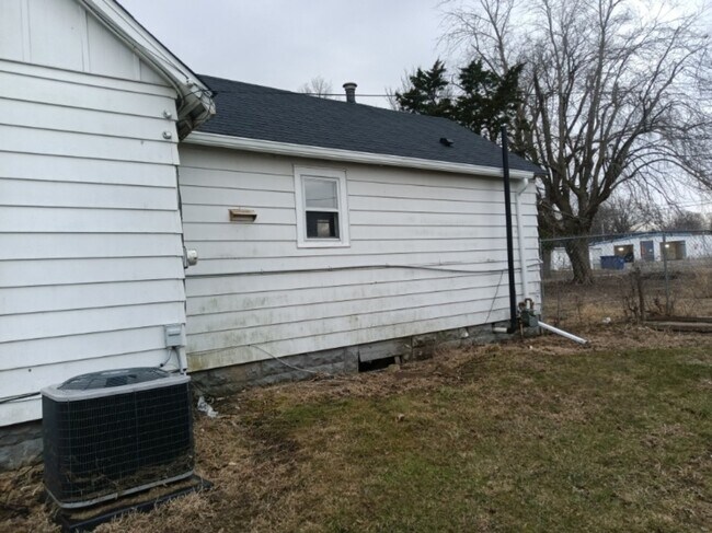 Photo - 313 S Dye St