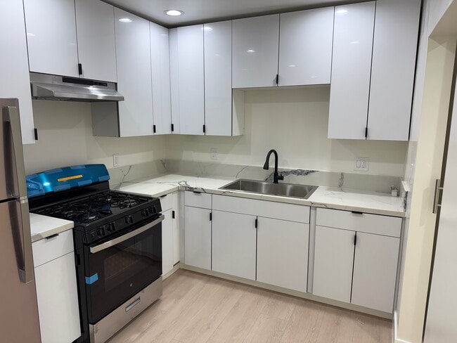 Photo - 1242 N New Hampshire Ave