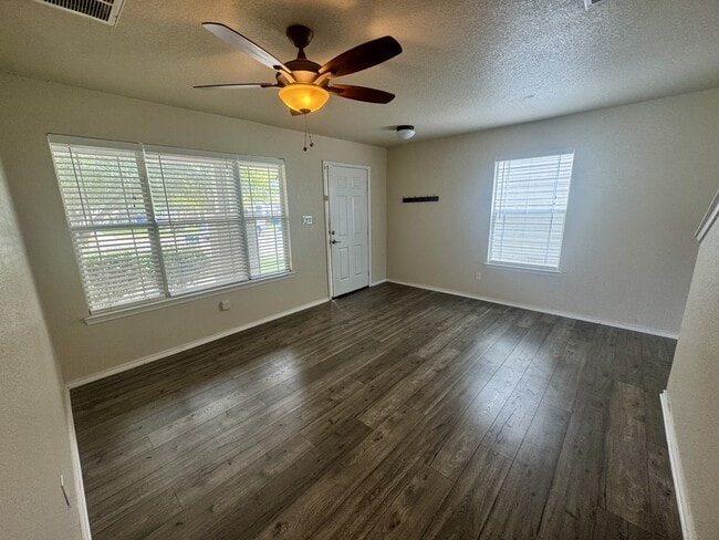 Photo - 8755 Sunview Park