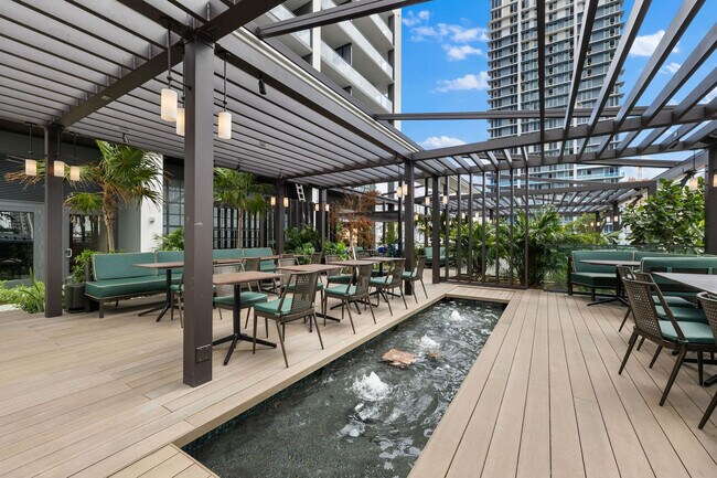 Photo - 159 NE 6th St Unidad FL19-ID1032227P