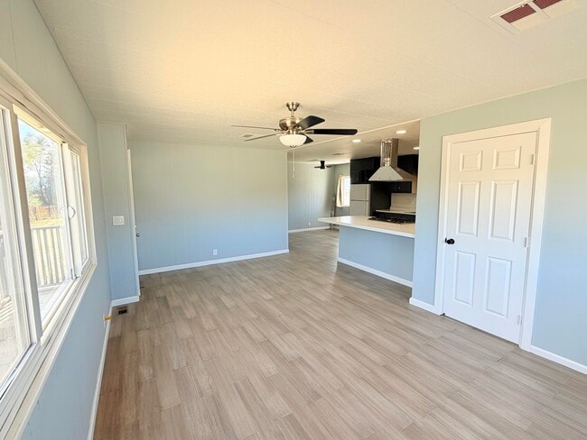 Photo - 64811 Thomas Ave