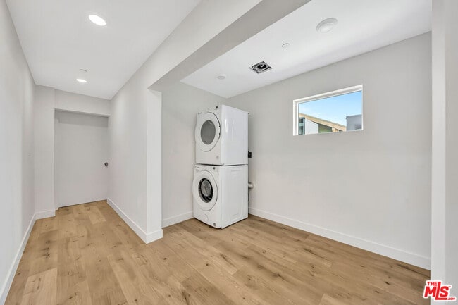 1584 W 37th St Unit Room 3