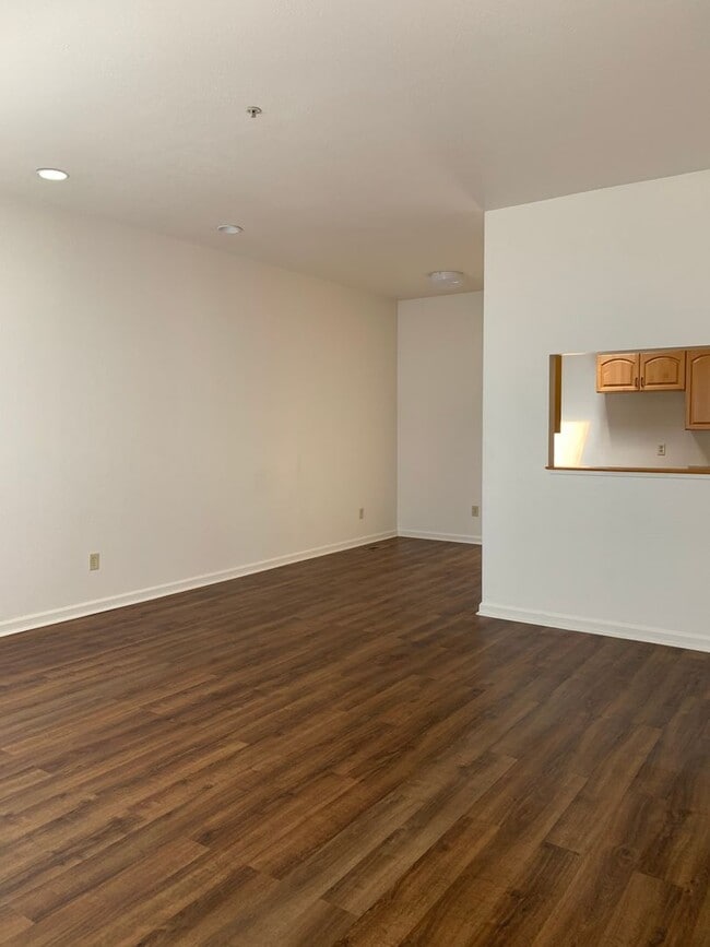 Photo - 555 Broadway Ave Unit 1