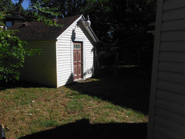 Photo - 1418 Woodland Ave NW