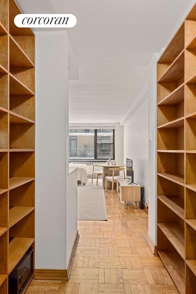 Photo - 209 E 56th St