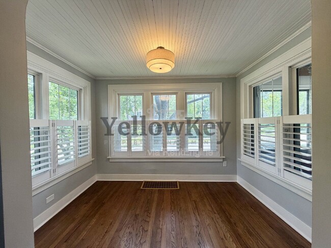 Photo - 376 Hill Ave