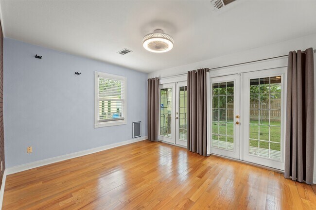 Photo - 2209 Portsmouth St