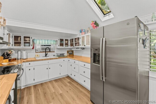 Photo - 4360 NE Indian River Dr