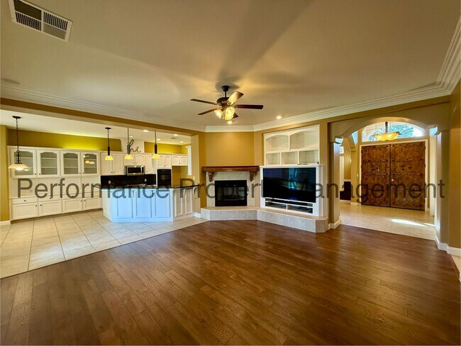 12520 Crown Crest Dr