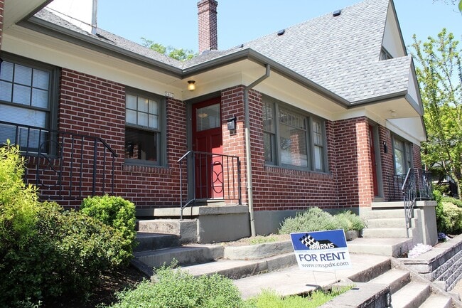 Building Photo - 2703 NW Raleigh St