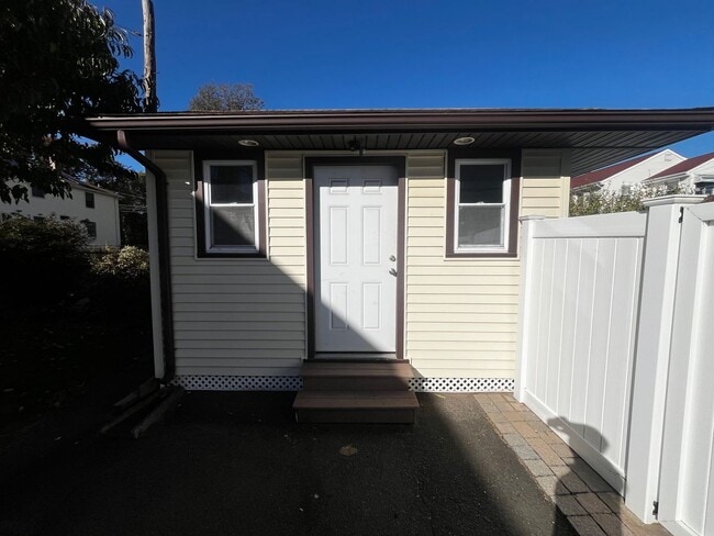 Photo - Inviting 2-Bedroom 2nd Floor Apartment in ... Unidad 2nd-floor