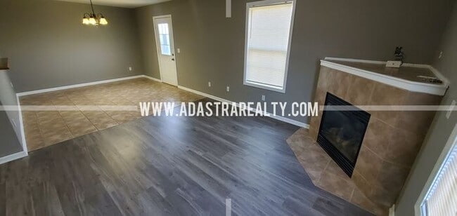 Photo - Spacious Basehor Townhome-Available NOW!!