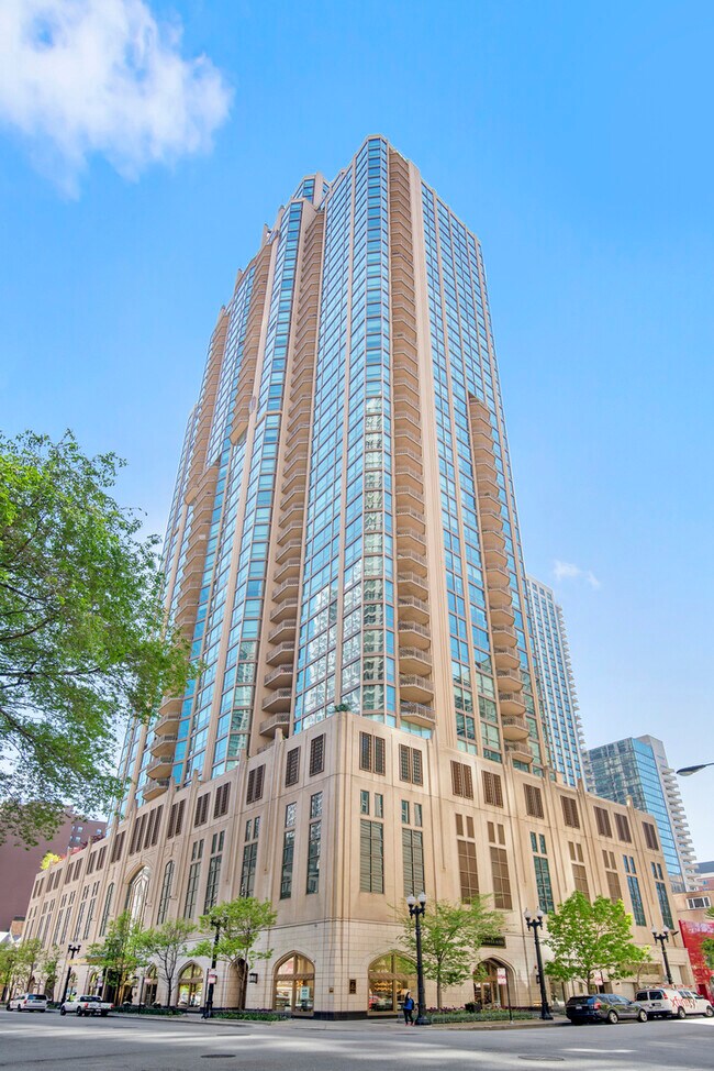 Building Photo - 21 E Huron St Unit 1706