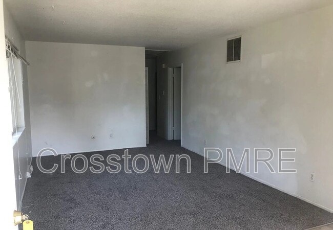 Photo - 1235-1235 32nd St