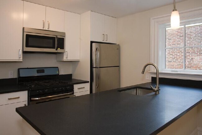 Photo - 658 Massachusetts Ave