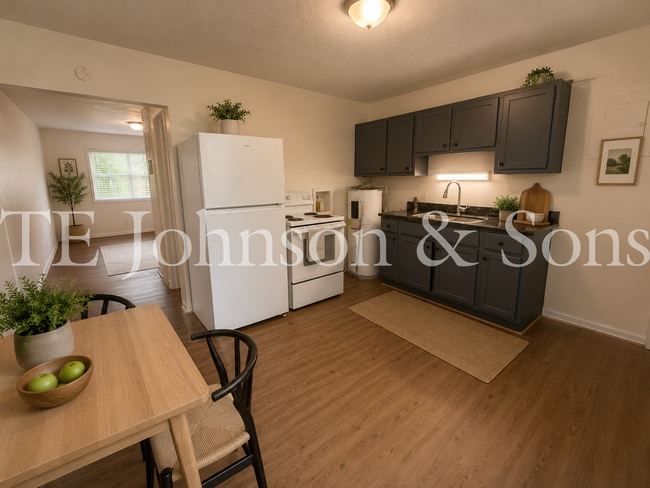 Photo - Updated Unit with Granite Counters & Off-Street Parking in Winston-Salem Unidad 1137 C N Cameron Ave